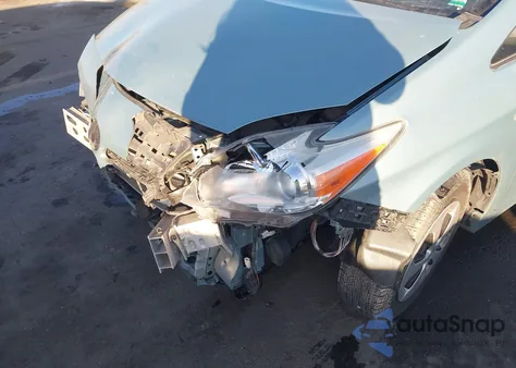 2013 Toyota Prius Three из США, поврежденный, VIN JTDKN3DU5D5638147